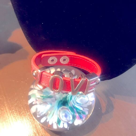 BCBGeneration LOVE Bracelet - Picture 3 of 6